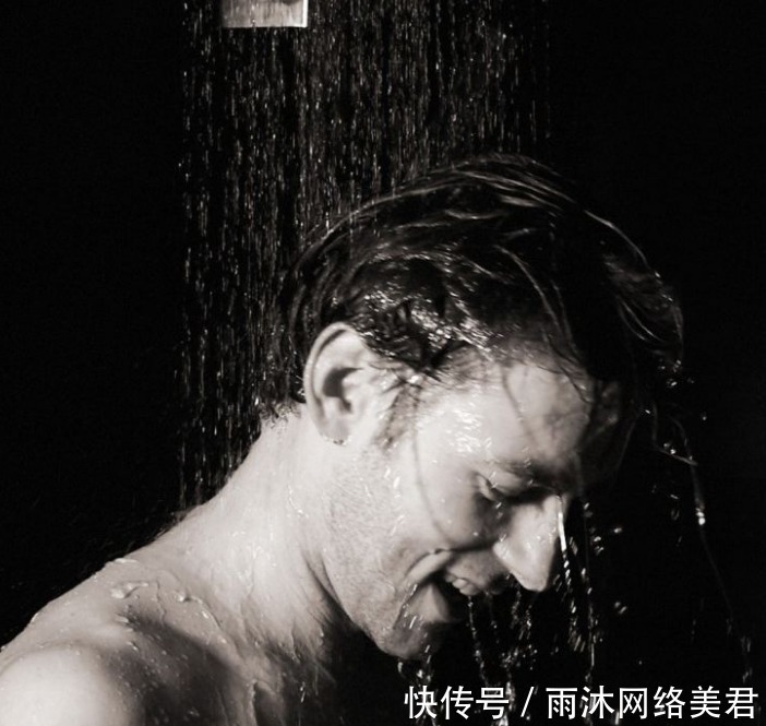 强身健体|不分男女,洗澡时最好别做4件事,特别第一个,一定要忍住!