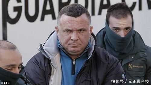 地板|警方在农家小屋地板下挖出大量图书,价值竟超2200万