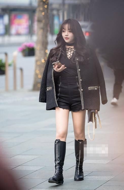 路人街拍，瞧，人家小姐姐这个身高，人家小姐姐这个纤细的腰身