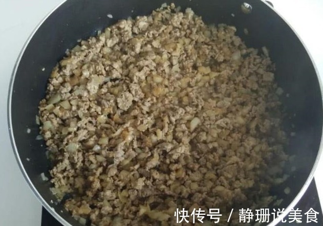 30年大厨教你做馅饼,外皮酥脆,馅料多汁,连吃5个都没问题!
