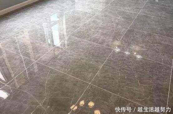装修|新房装修,老师傅直接铺满一地的骨架贴瓷砖,还说很多人没见过!