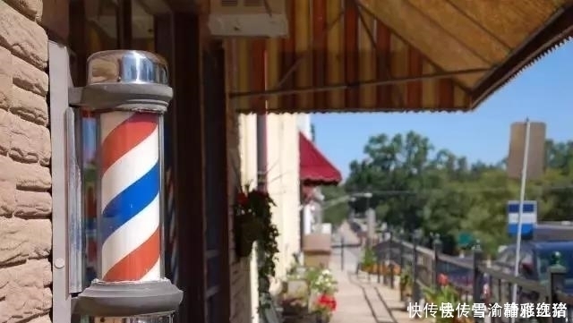 键盘|为什么街上的理发店门口都有一根旋转着的彩色灯柱?