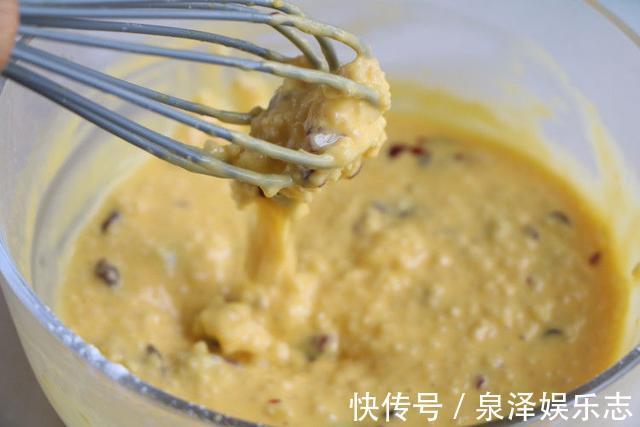 小米蛋糕|小米也能做蛋糕没有烤箱也无妨，蒸完松软又香甜