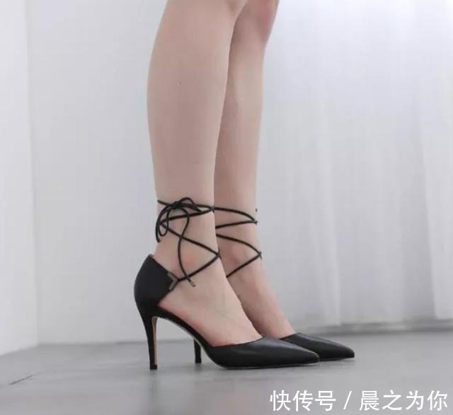 柔美 细跟鞋尽显女性的柔美,经过精心的设计更加出众!