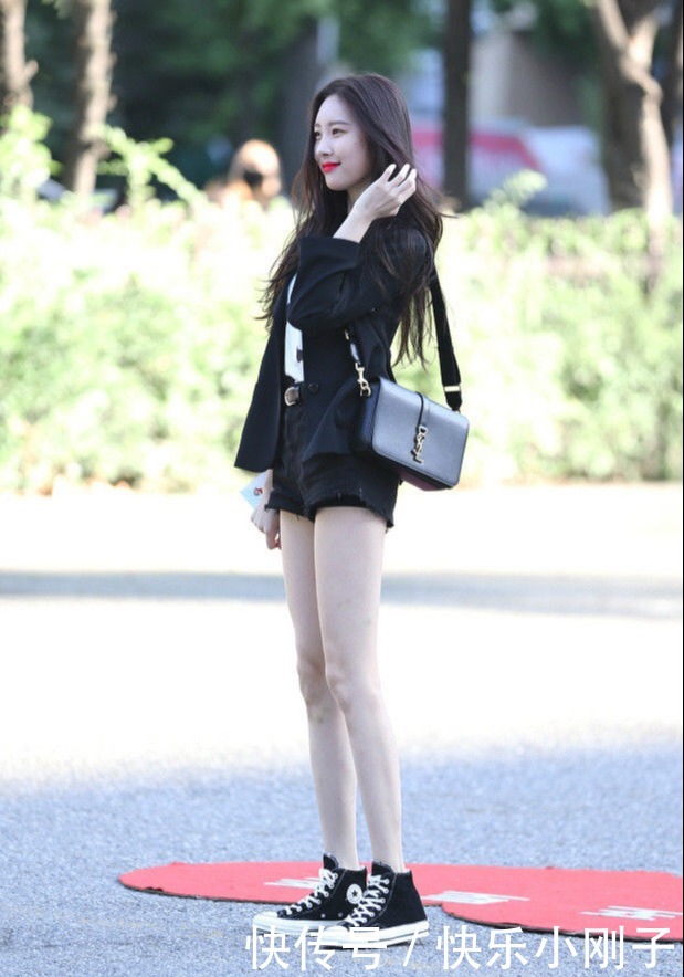 青春活力|靓丽又个性的穿搭,彰显时尚品味,造型充满了青春活力感