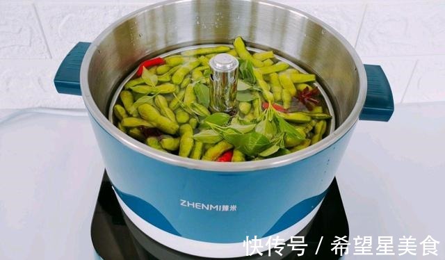 好吃|在家自己做水煮毛豆,比外面买的好吃,制作简单还有营养!