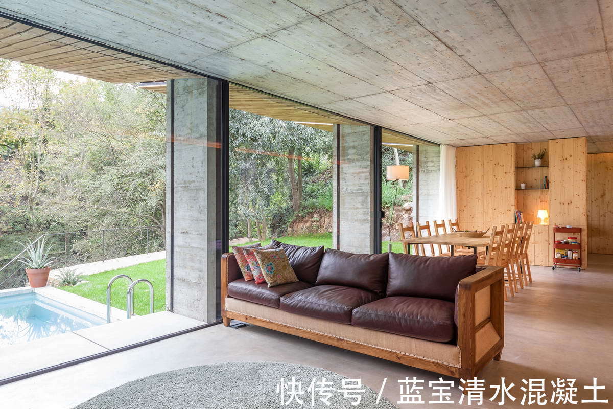 原木|西班牙原木与混凝土大宅,自然与质感的结合