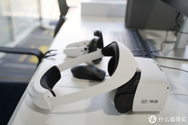 爱奇艺|用VR在家里开车，是怎样的体验？奇遇Dream VR一体机评测，全家都能玩的游戏和追剧神器分享！