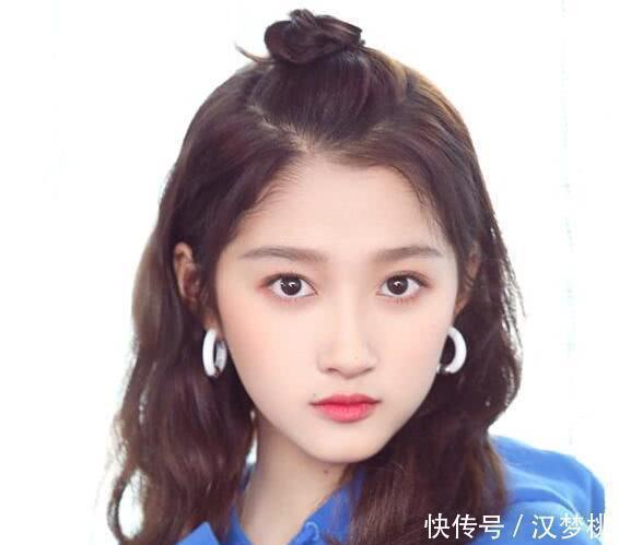 半丸子头|半丸子头很少人扎了,如今流行这3种扎发发型,头发少也适合