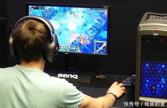 不安全感|怪孩子手机上瘾当孩子看你玩手机时,心里其实是这样想的