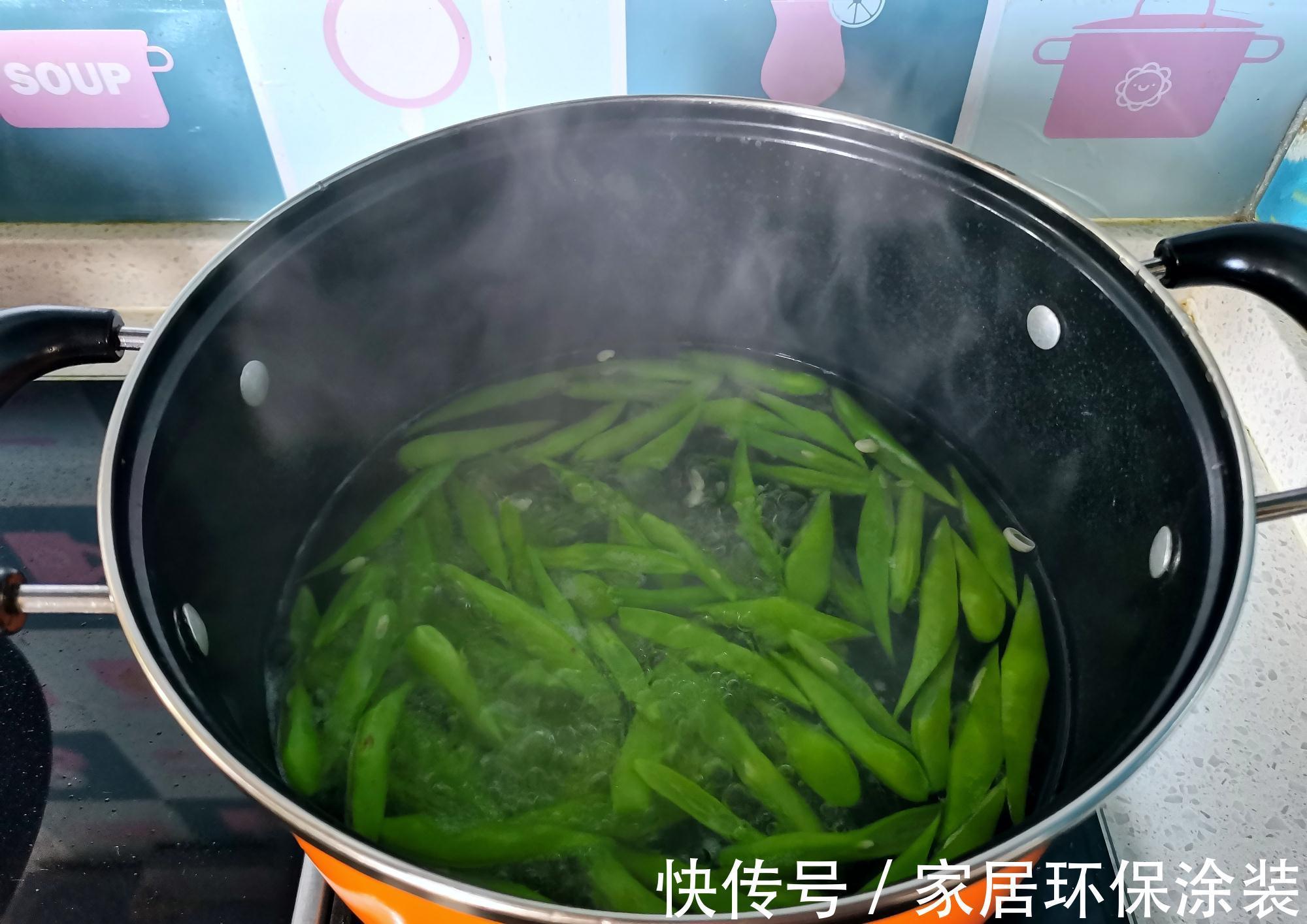 两人午饭,两菜一汤,都是自己爱吃的,最简单的幸福