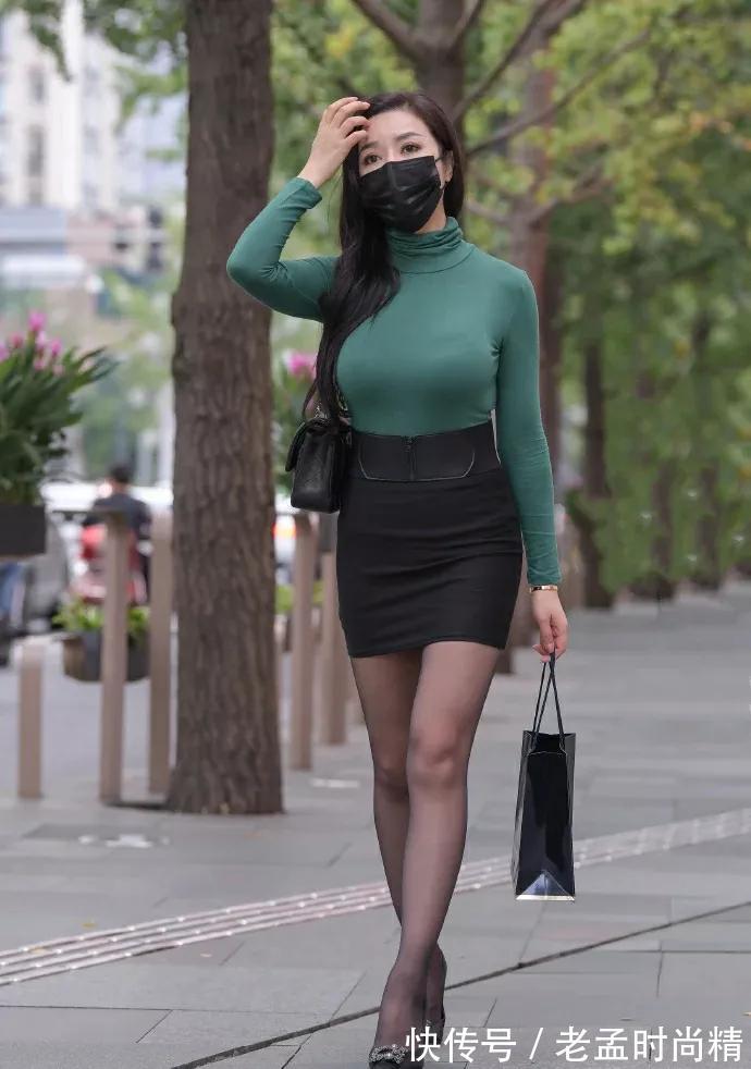 性感|街拍:2组穿黑色性感丝袜的时尚女生,穿黑裙的时尚女生你更喜欢谁