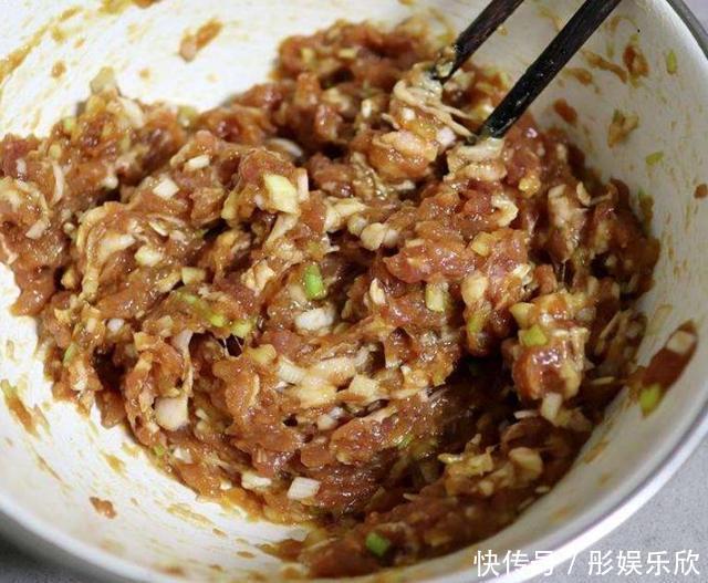 年夜饭吃这馅的饺子,香味浓郁,比白菜萝卜鲜,祈福来年长长久久