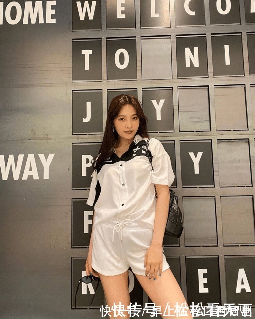 时髦|甜酷女孩朴秀荣真是时髦!简约大方的时尚穿搭,满满都是心动感