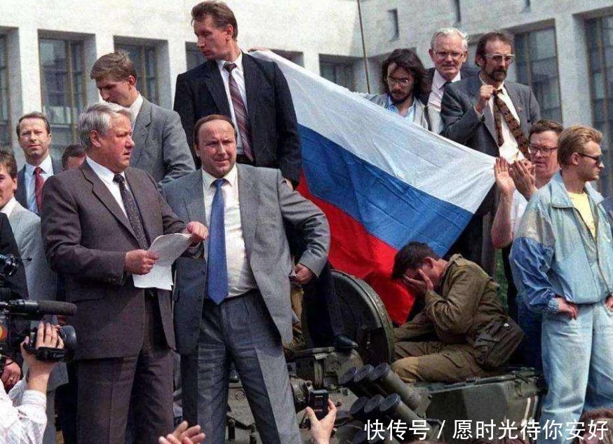 强悍|苏联解体前夕，苏联红军为啥不阻止？强悍的苏联红军最终也被瓜分