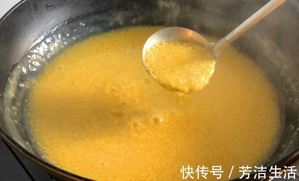 熬小米粥时,最忌直接下锅,多加一步,米油浓厚,香糯好喝