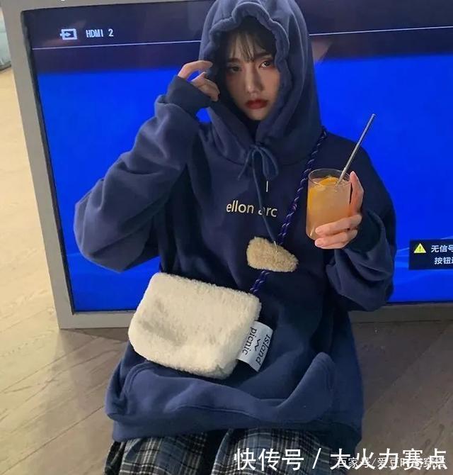  卫衣|卫衣这么穿，真的显胖又显矮