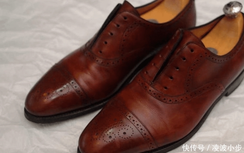 家里的皮鞋脏了千万别扔,一个小物件,就能够解决问题