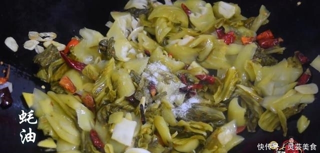 酸菜炒大肠最好吃的做法,简单美味又下饭,看看你喜欢吃不?