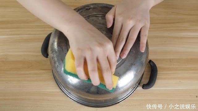 不用钢丝球擦,1张纸去除不锈钢锅污渍,恢复光亮有光泽,太省事