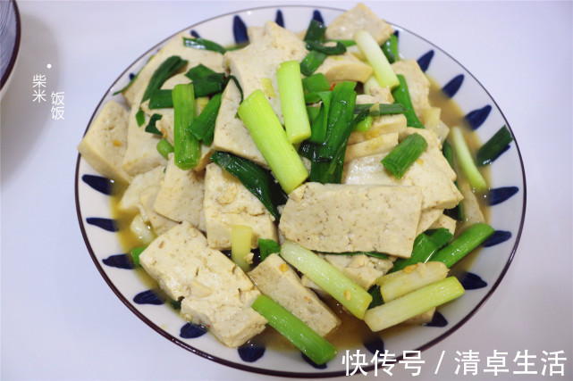 轻食晚餐|一家人的轻食晚餐，3个家常菜，一锅玉米粥，网友：美好晚餐