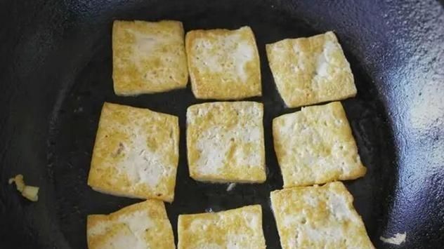 豆腐片|自制酱香豆腐，做法简单，热吃两吃都美味，每次做成吃个“精光”