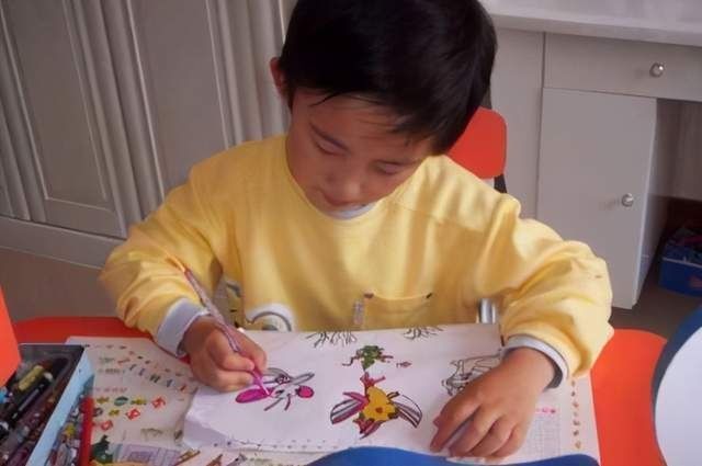 家长|老师要求孩子写一百遍“罗”,妈妈看后笑傻了,灵魂字体就此诞生