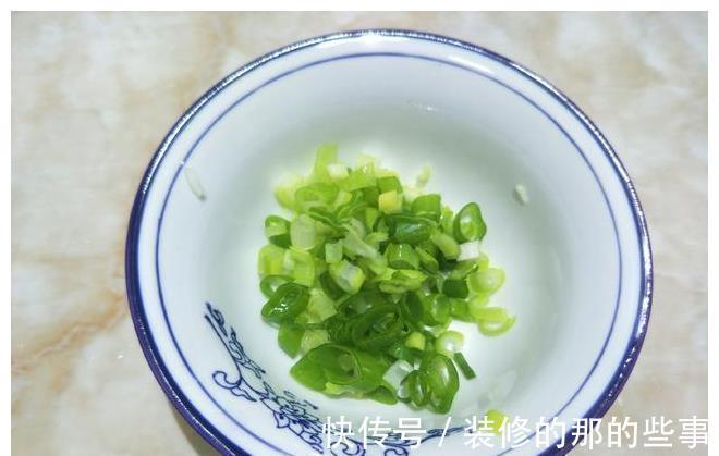 低筋面粉|烙饼总是硬?有人换低筋面粉,有人开水烫,都不对,教你正确方法