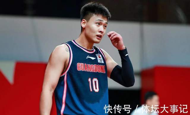 汤普森|三连冠终止?杜锋笑了,2人回归+易建联复苏,账面实力比上赛季强