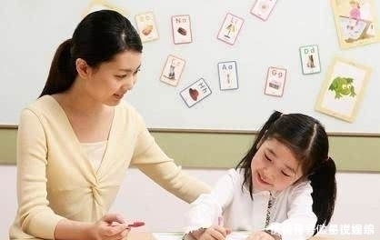 幼儿园老师留作业让孩子晒出“我家的车”，宝妈用一招机智解决