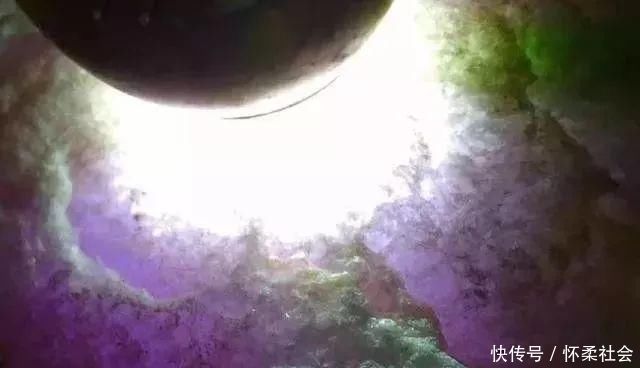 赌石|疯狂赌石,20万入手的木那翡翠原石,一刀切涨近千万