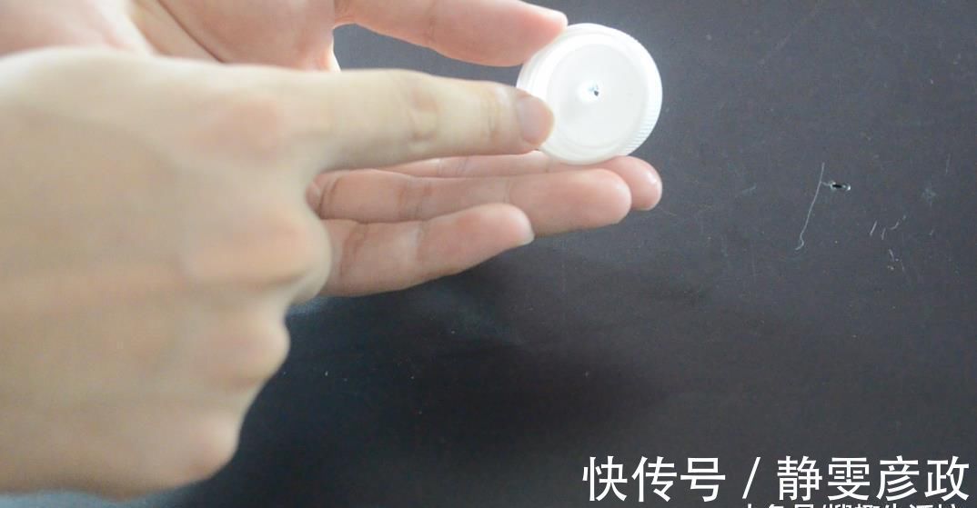 塑料瓶|瓶盖上面戳一个洞, 没想到还有这个作用, 看完你会感谢我的