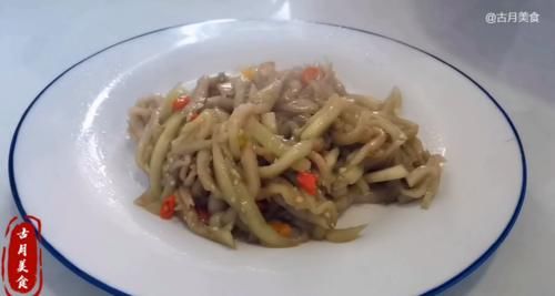  炒茄丝看似简单，原来也有小技巧，香嫩入味不油腻，古月的最爱