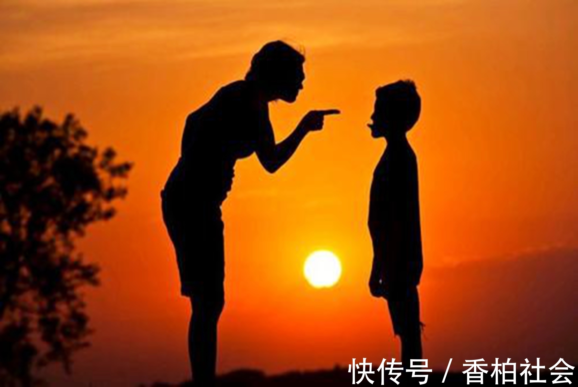 暴力|孩子挨揍后若有这些表现,父母要赶紧停手,真的深深伤害到了