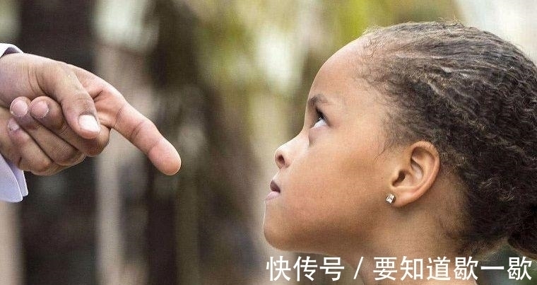 自尊心|有这些表现的家长,带不出有出息的孩子,孩子反倒会也来越自卑