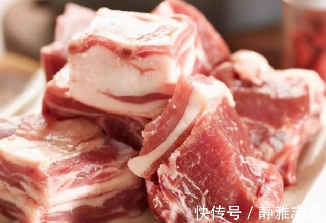 冬天炖羊肉汤时,切记“1放3不放”,羊肉汤鲜膻味小,还不发黑