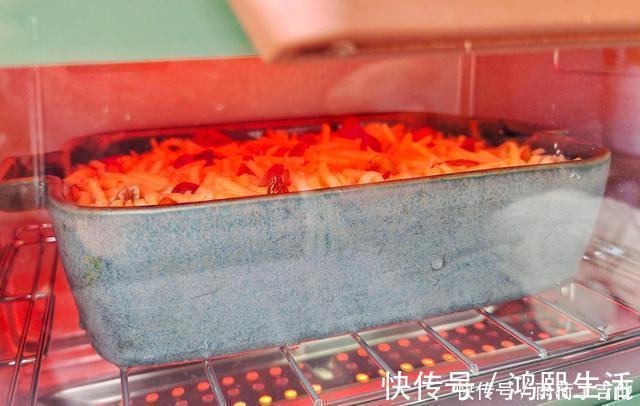 南瓜最好吃的做法,不做花卷不做饼,加两鸡蛋搅一搅,香嫩拉丝