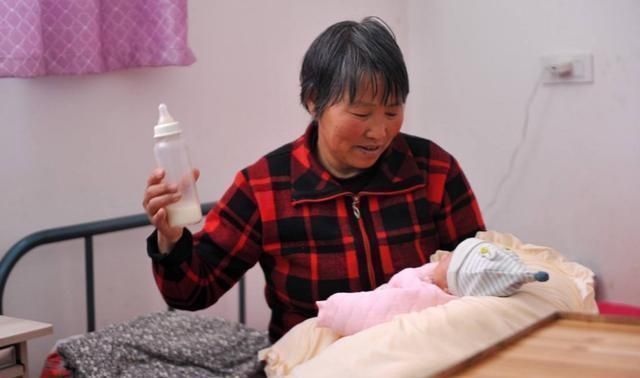 小刘|同天出生,“喝母乳”和“喂奶粉”的宝宝,3个月后差距一目了然