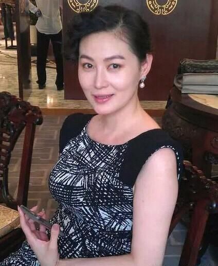 潘金莲”因戏生情,与“武松”相恋,如今47岁依然美若天仙