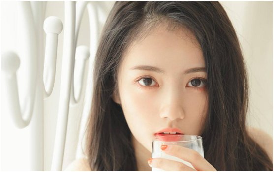 色斑变少，3个习惯是帮手，你若也做，肌肤白净，人好看