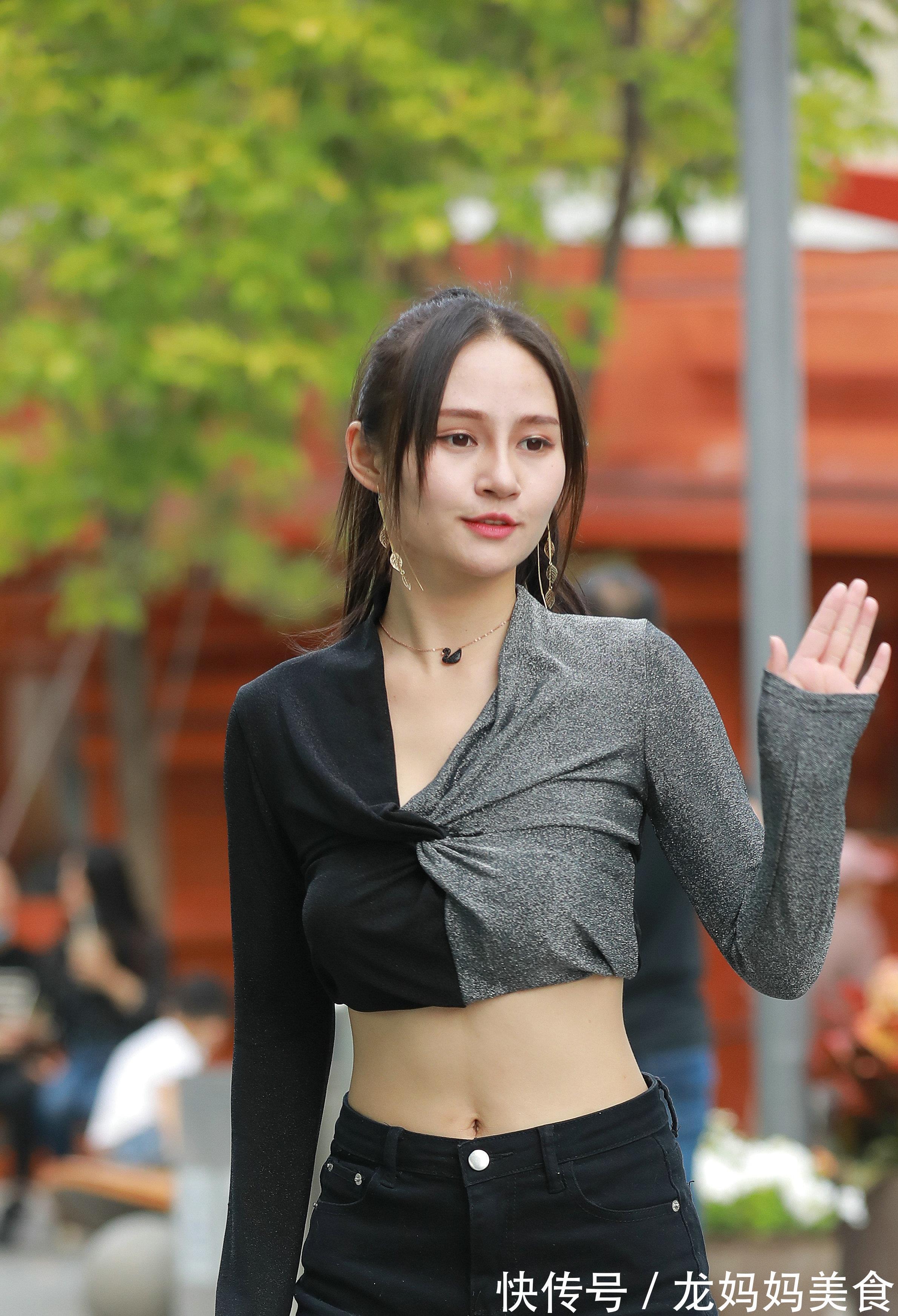 搭配|女生穿搭牛仔裤，就要搭配高跟鞋，显瘦增高魅力十足