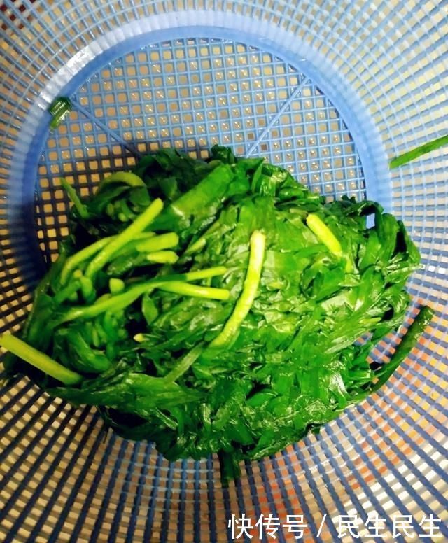 炝拌韭菜你吃过吗?不要韭菜炒鸡蛋,试试开胃下饭特简单的拌韭菜