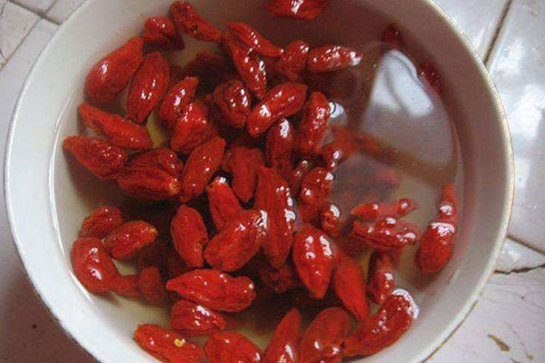 薏米|枸杞最好的搭档来啦!女人连喝1周,湿气全消,腰也变细了!