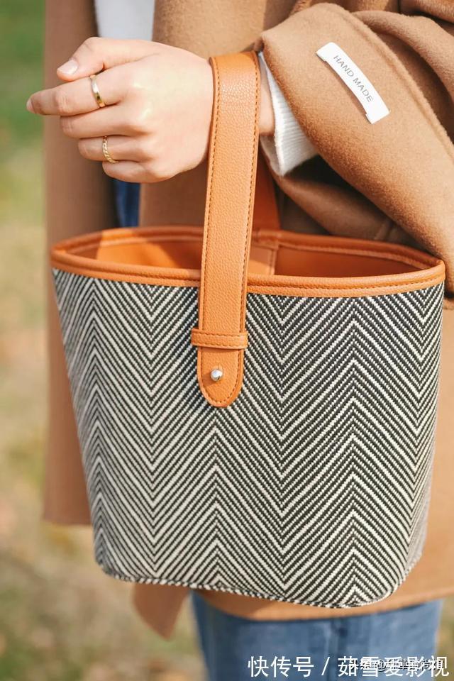 鱼骨纹|别再背烂大街的包了,2021气质又时髦的包包长这样