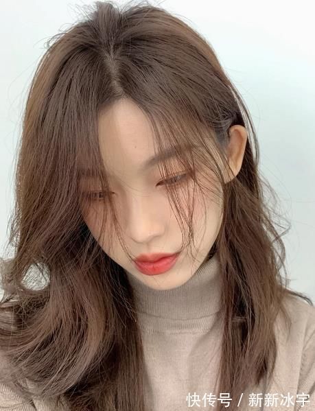 黄色|黄色发色曾经OUT了!2021年盛行这3款发色,显白还上层次