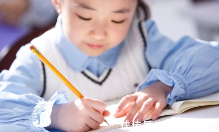 课堂笔记#赵今麦晒校园生活,硬笔书法很惊艳,提醒:规范写作的重要性