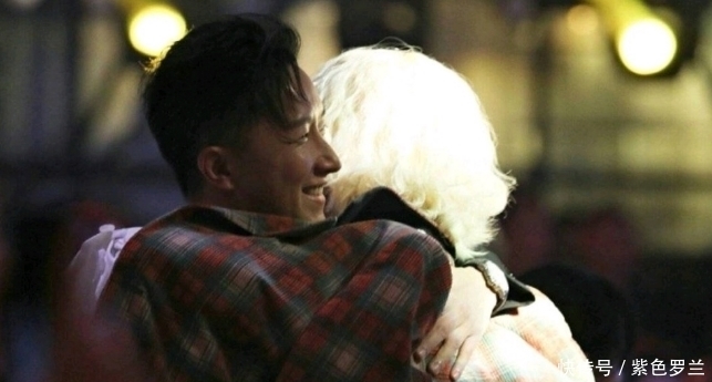 韩庚、金希澈足够坦荡,20年的友谊依旧不褪色,节目大胆提对方