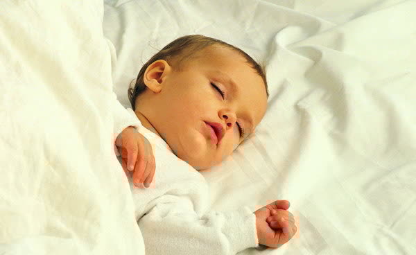 发育|宝宝睡觉时有这几种情况,可能会影响发育,宝妈要赶紧唤醒娃