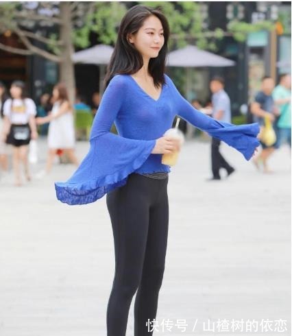 束口袖|蓝色V领“蝴蝶衣”搭配黑色健身裤,休闲运动,又仙又美