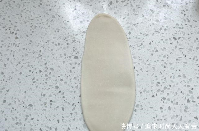 美味|想吃红豆饼别再买了,在家用面粉就能做,咬一口层次分明香酥美味